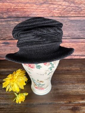 Bunn Black Ruched Cloche Hat for Women